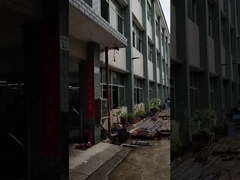 Metall, das Teile stempelt